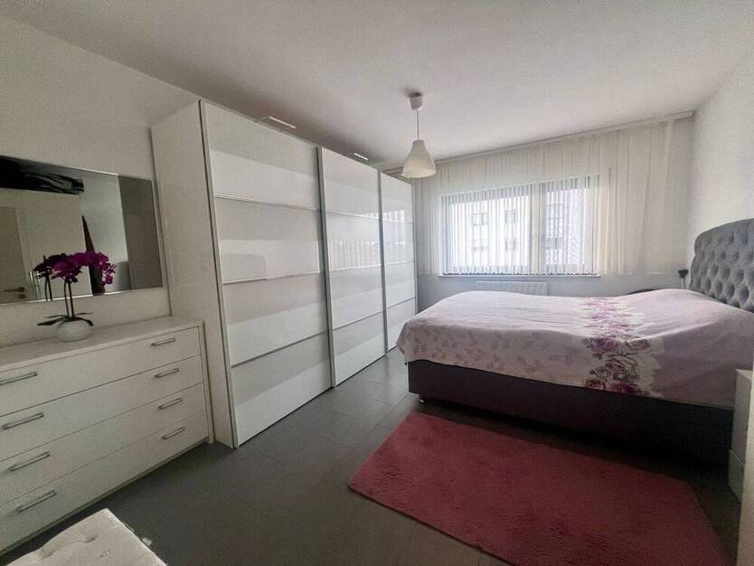 Gepflegte 4 Zimmer Wohnung mit Lift, Balkon und Garage