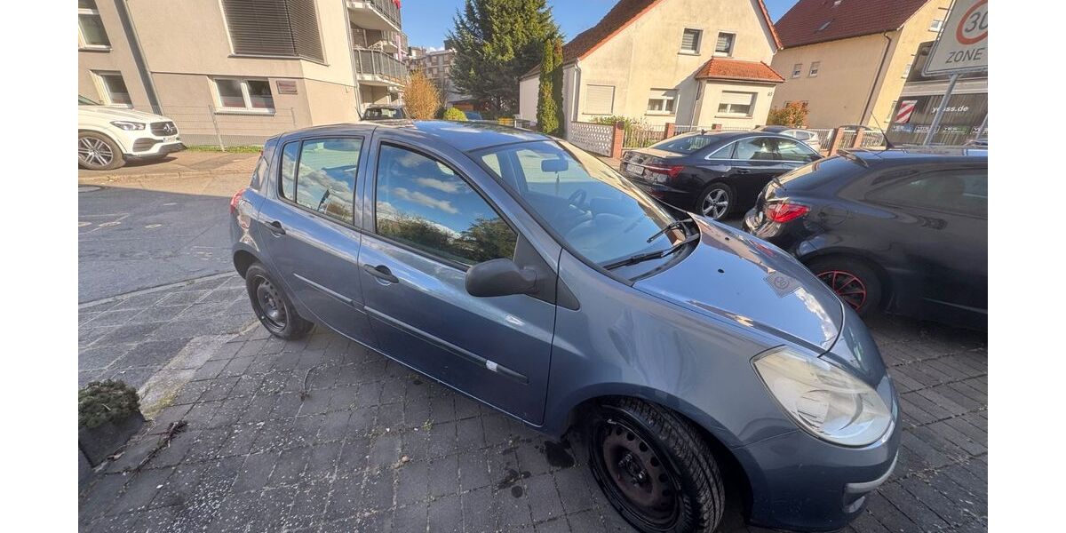 Renault Clio 223.300 km 1.999 &euro; Viernheim 68519