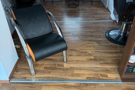 1 Zimmer in Maxdorf. für Nagelstudio oder Laserstudio.Friseurin zimmer