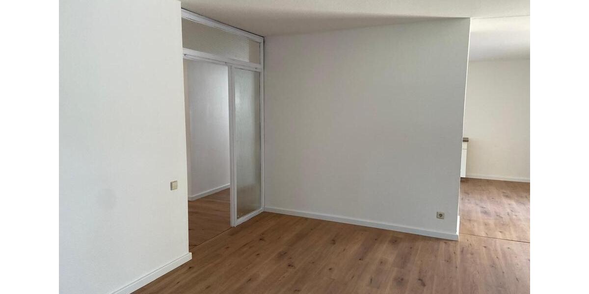 Erdgeschoßwohnung Hockenheim - 3.5 Zimmer, 100 m&sup2;, 1.300&euro; | Angebot:26408845