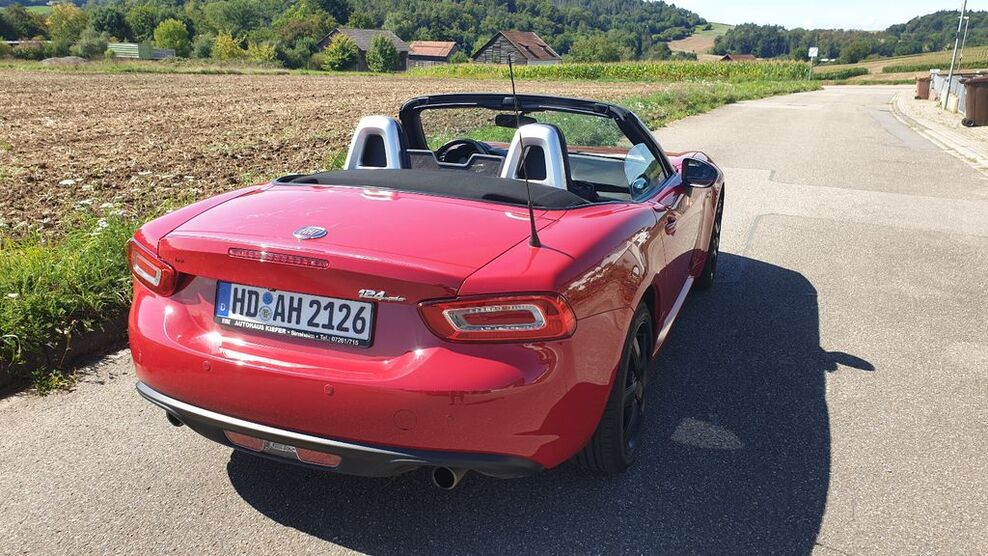 Fiat 124 Spider 22.000 km 21.350 € Neckarbischofsheim 74924