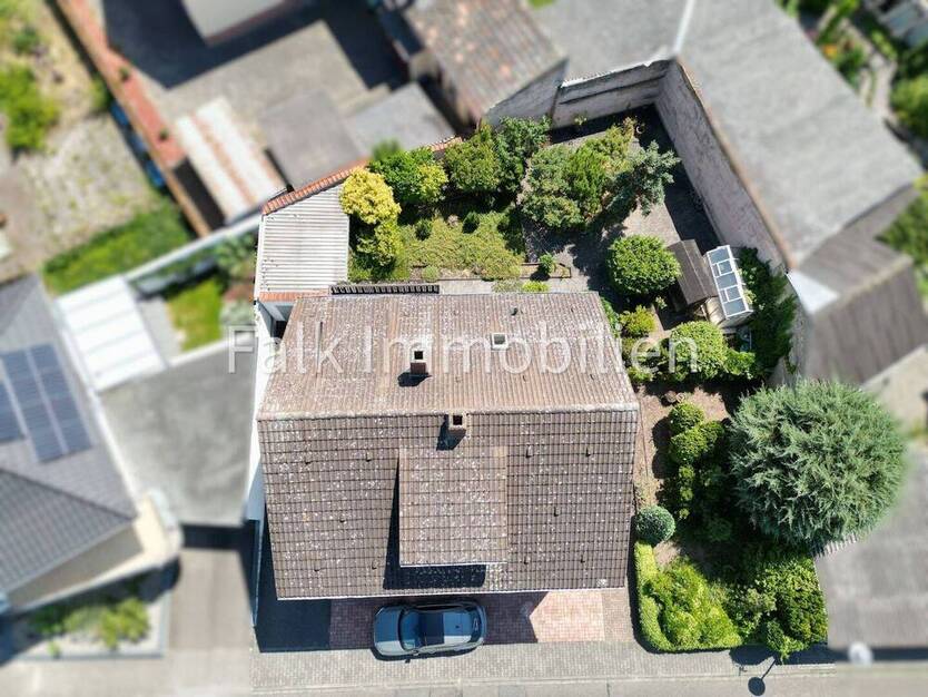 ***Zwei Generationen oder große Familie? 2-Familienhaus mit großem Grundstück in Brühl-Rohrhof***