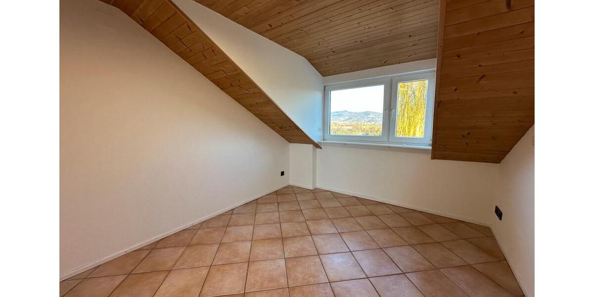 Eigentumswohnung, Dachgeschoss, 4Z. EBK, TLB, Terrasse,, Kamin.. 4 zimmer