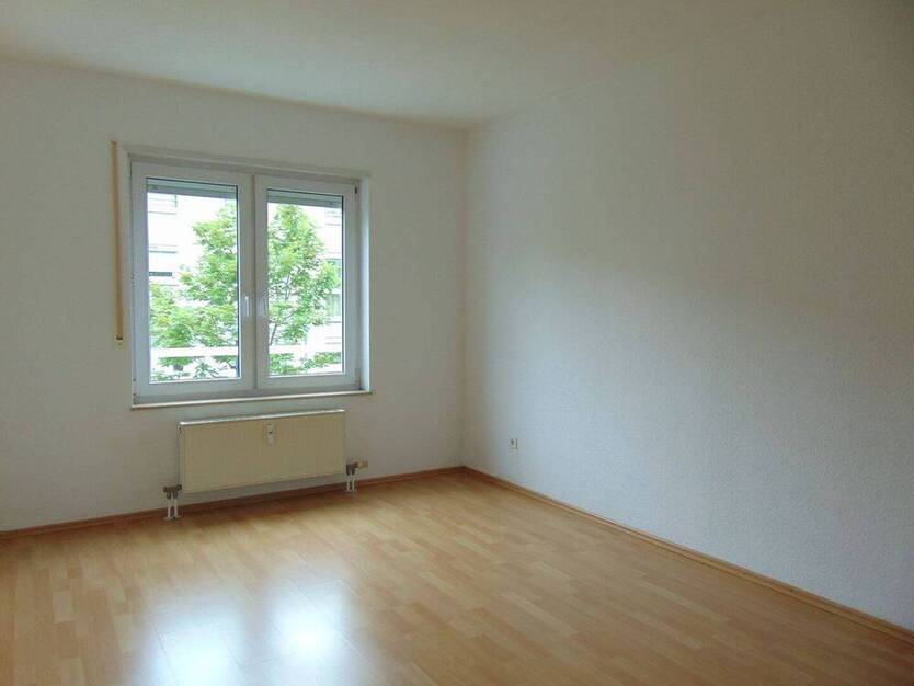 Schöne kleine Wohnung mit Balkon und PKW Stellplatz