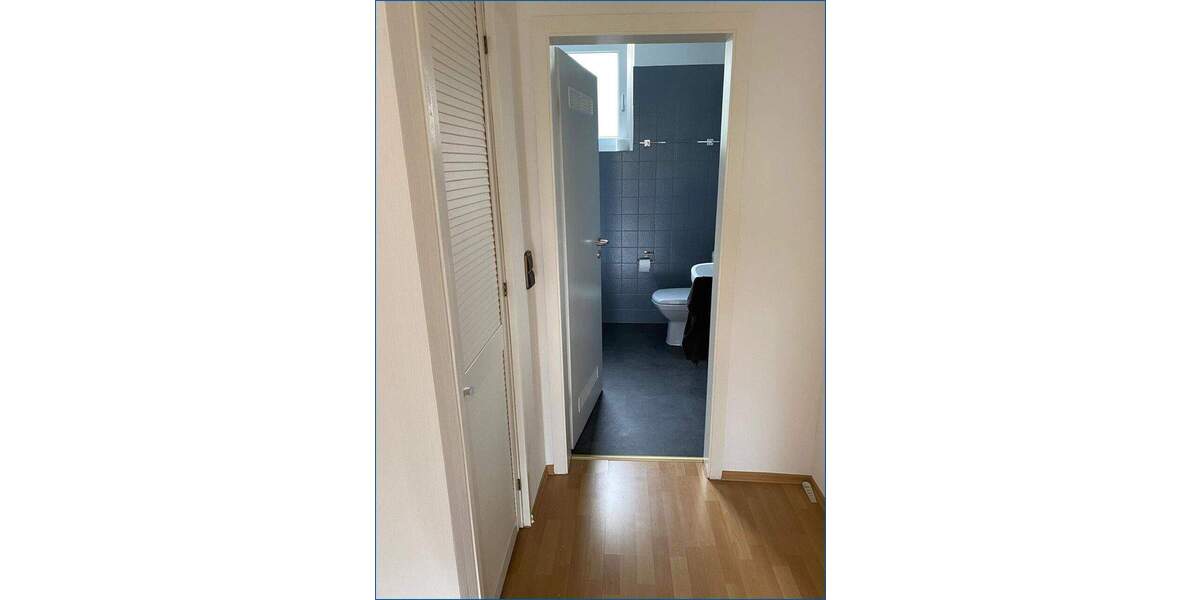 ** Mehrfamilienhaus ** 4 modernisierte Wohnungen auf 2 Etagen & 4 Einzelgaragen 1 zimmer