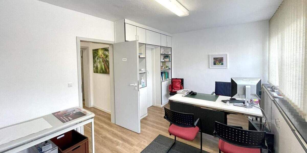 Schöne Praxisräume in bester Lage evtl. als Wohnraum möglich 5 zimmer