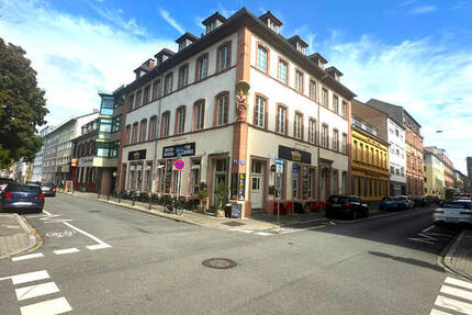 GLOBAL INVEST SINSHEIM | Stilvolle 1-Zimmer-Wohnung im Barockhaus am Mannheimer Schillerplatz