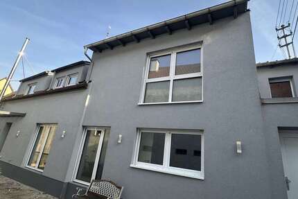 Haus zum Kaufen in Ludwigshafen-Ruchheim 493.500 € 165 m² 8 zimmer