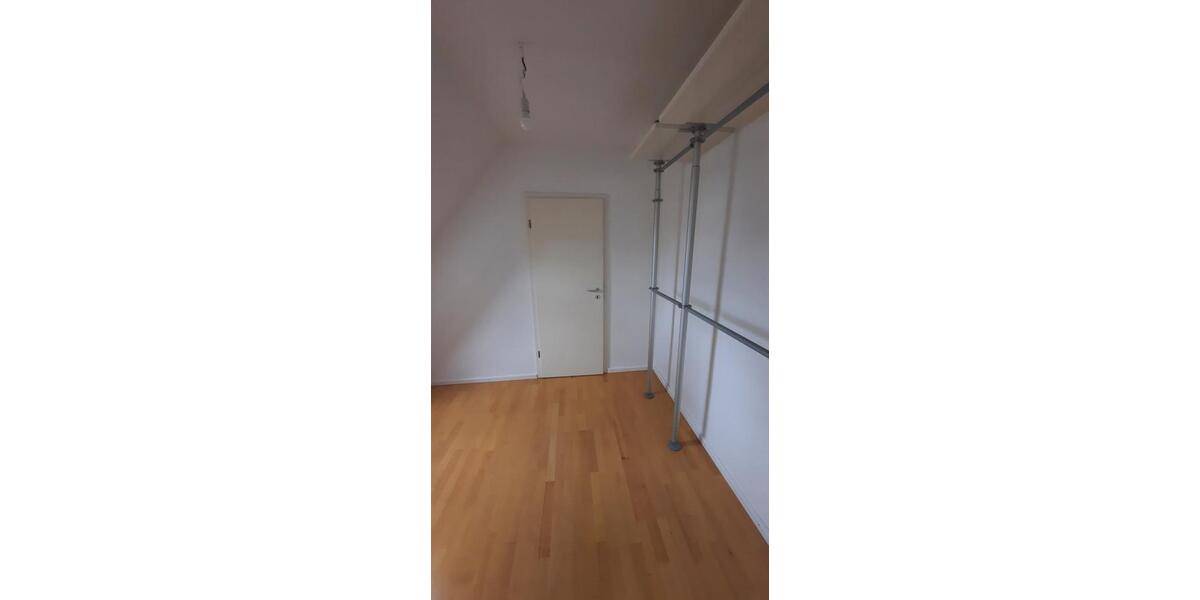 Tolle DG-Wohnung mit 5,5 Zimmern, 2 Balkonen und Einbauküche 5.5 zimmer