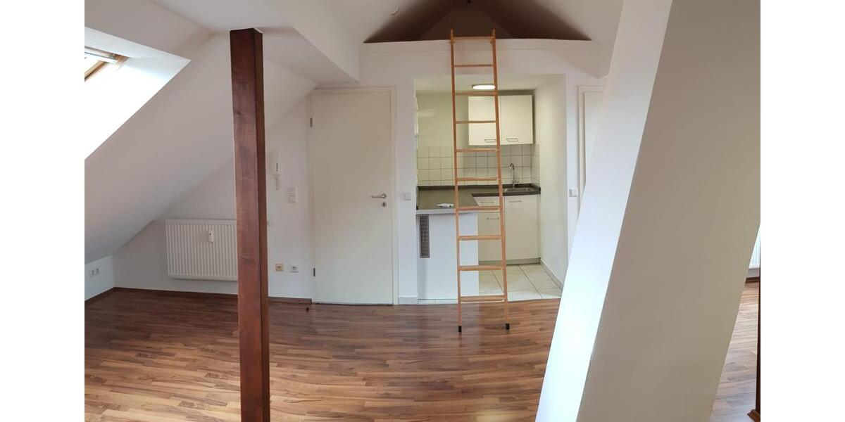 Renovierte, sehr gut angebundene 1-Zi. DG-Wohnung mit EBK 1 zimmer