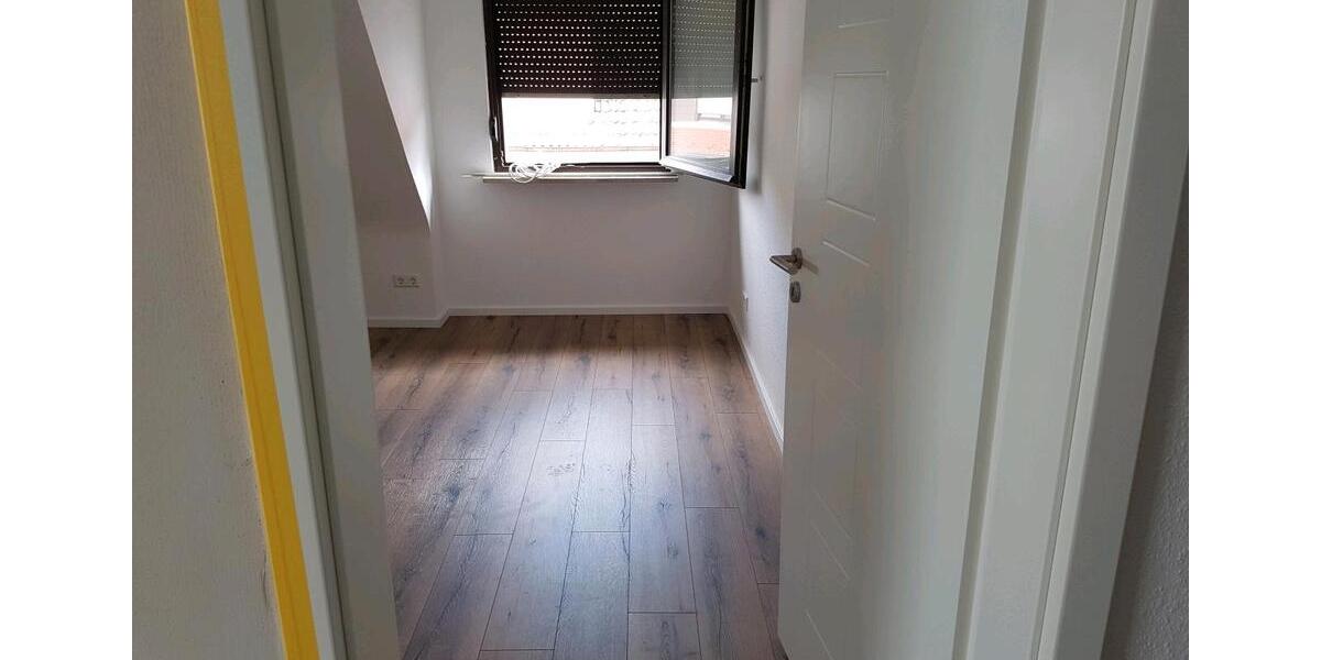 Dachgeschoßwohnung Schriesheim - 4 Zimmer, 86 m&sup2;, 1.100&euro; | Angebot:26286468