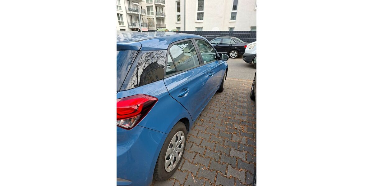 Hyundai i20 121.000 km 6.600 &euro; Mannheim-Neckarstadt 68309