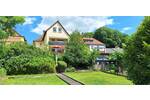 2 Parteienhaus mit großem Garten, Garage & 2 Stellplätzen