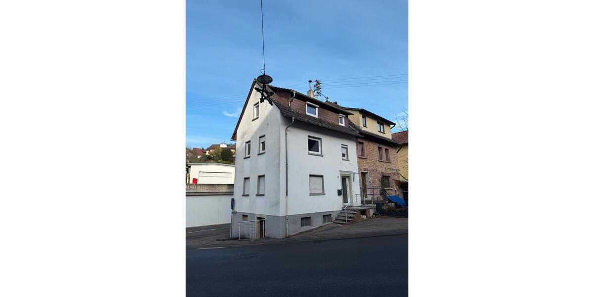 Sehr gepflegte Doppelhaushälfte mit 2 WCs, Pelletheizung 3.5 zimmer