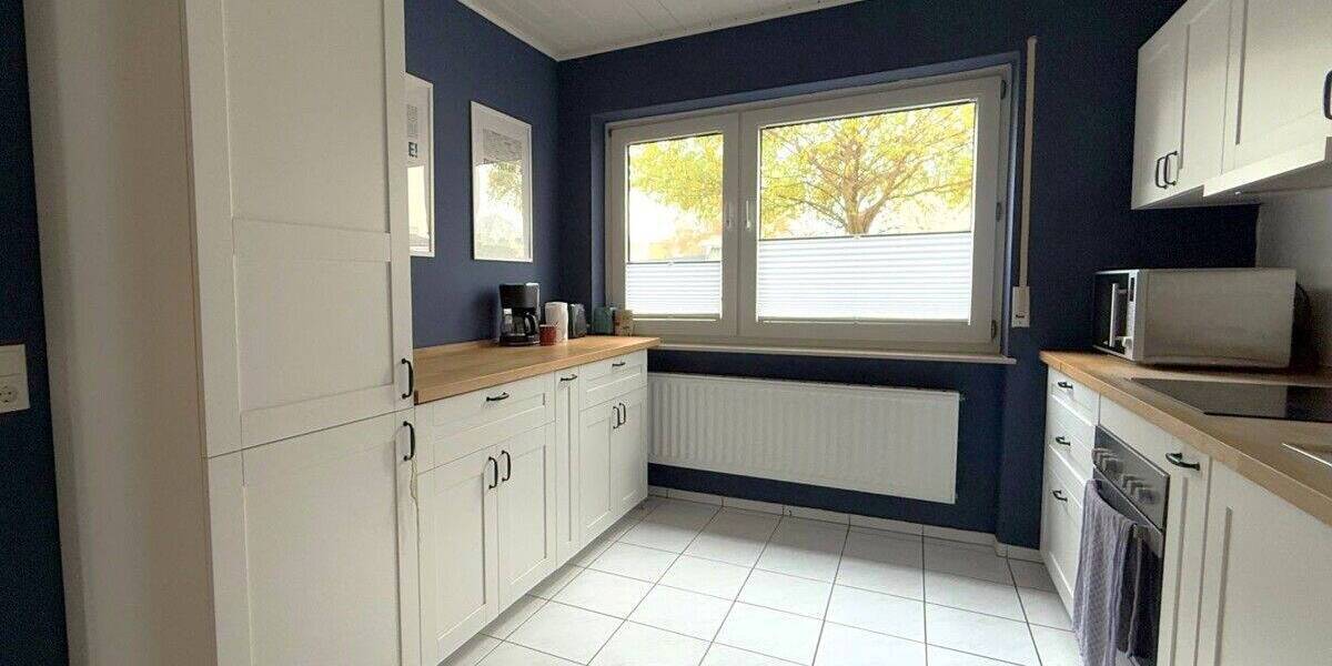 BLICK INS GRÜNE! SOFORTBEZUG! GROßES EINFAMILIENHAUS (REIHE) MIT GARTEN UND GARAGE! 7 zimmer