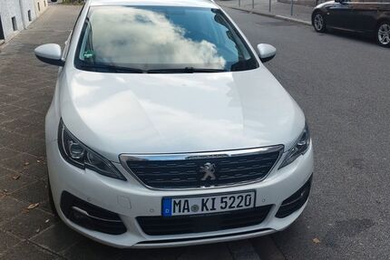Peugeot 308 81.000 km 13.699 &euro; Mannheim 68199