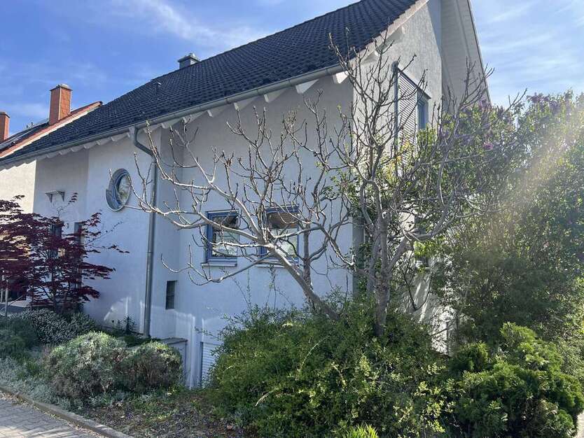 Haus zum Kaufen in Altrip 849.000 € 200 m²