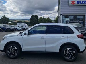 Suzuki Vitara Vollhybrid 1.5 Dualjet Allgrip AGS Comfort+ 4.500 km 29.990 &euro; Obrigheim-Asbach 74847