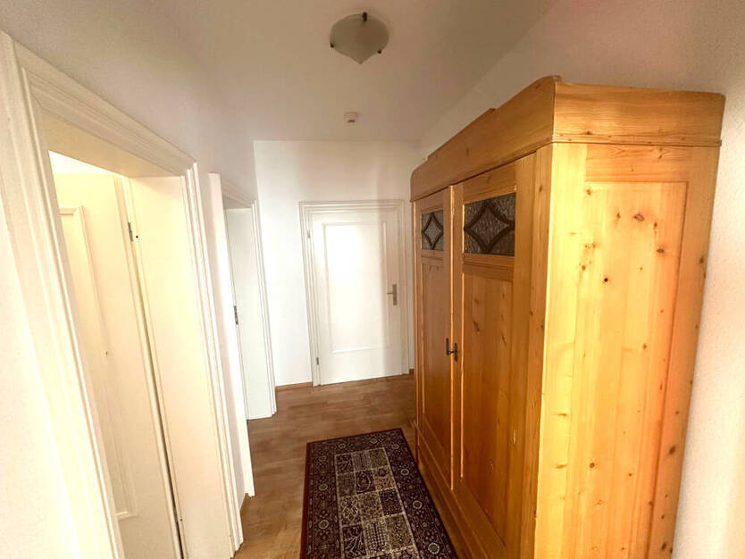 GLOBAL INVEST SINSHEIM | Stilvolle 1-Zimmer-Wohnung im Barockhaus am Mannheimer Schillerplatz