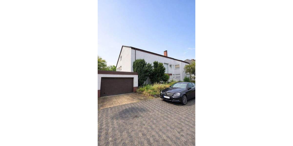 Exklusive 3 Zi.- EG-Wohnung mit großem Garten, Terrasse & Doppelgarage - LU 3 zimmer