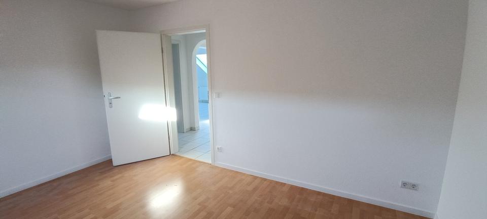 Dachgeschoßwohnung Schriesheim - 2.5 Zimmer, 73 m&sup2;, 940&euro; | Angebot:25311201