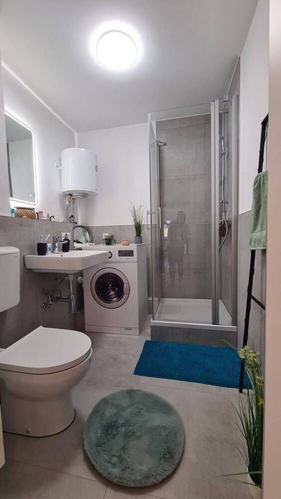 Erstbezug nach Kernsanierung Altersgerechte 3-Zimmer Wohnung mit Aufzug und barrierefreiem Zugang