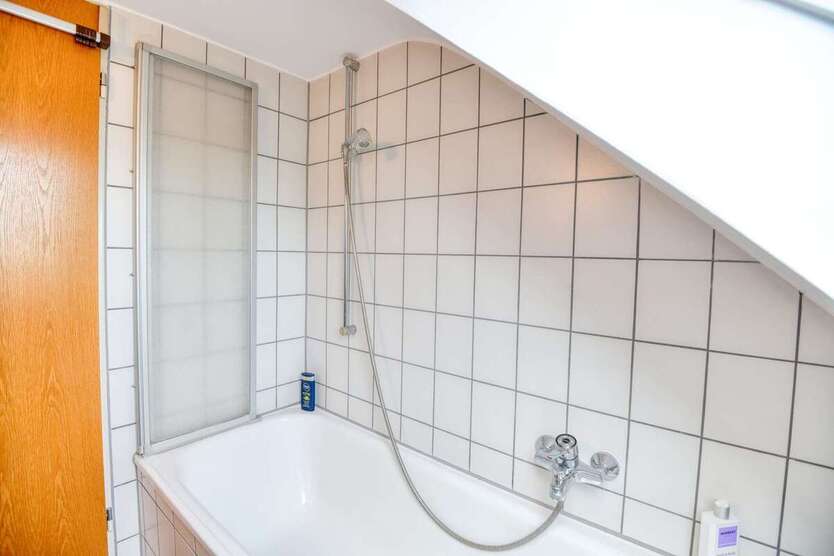 3 ZKB DG & 2 ZKB Souterrain Whg Sofort beziehbar Garage & 2 Stellplätze inkl 5 zimmer