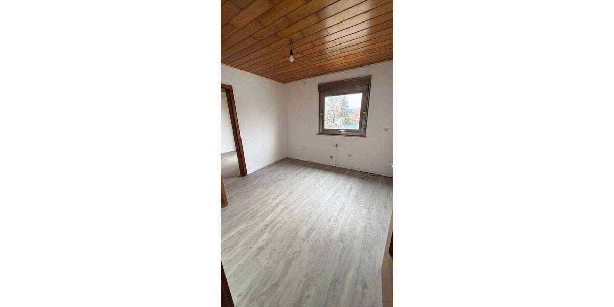 Großzügiges, frisch renoviertes Zweifamilienhaus mit Garten - Plankstadt 8 zimmer