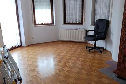 ObjNr:19777 - Sehr helles, leer stehendes 3-Fam. Haus (DHH) in guter Lage von Leimen; 6 zimmer