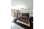 Helle 4,5 Zimmer Dachgeschoßwohnung mit großem Grundstücksanteil und Carport in Südhessen