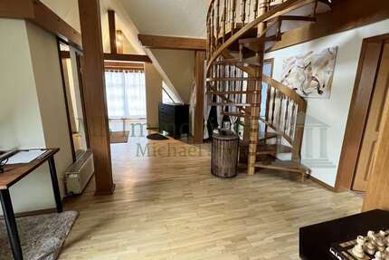 Haus Lampertheim - 10 Zimmer, 230 m&sup2;, 2.400&euro; | Angebot:27375081
