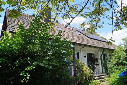 Haus zum Kaufen in Roßtal Raitersaich 529.000 € 253 m²