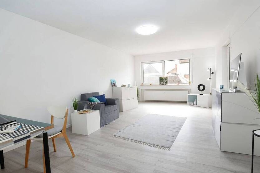 Erstbezug nach Sanierung sehr helle 2- Zimmerwohnung mit 2 Balkonen