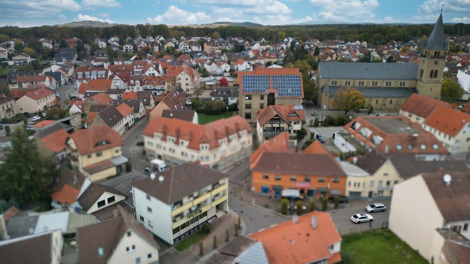 XXL-Gewerbefläche in Östringen – mit LKW-Annahme & großzügigem Parkplatz zimmer