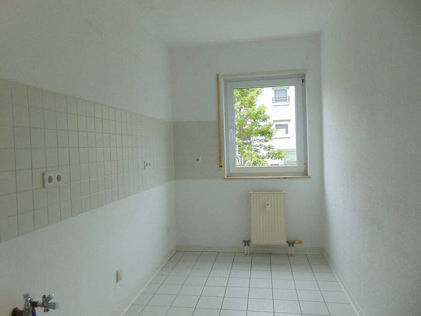 Schöne kleine Wohnung mit Balkon und PKW Stellplatz