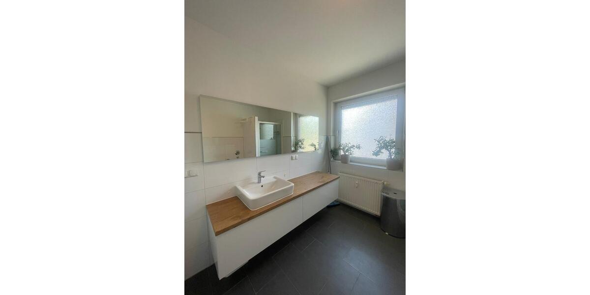 Etagenwohnung Ludwigshafen am Rhein Ludwigshafen-Hemshof - 2 Zimmer, 85 m&sup2;, 1.150&euro; | Angebot:26237346
