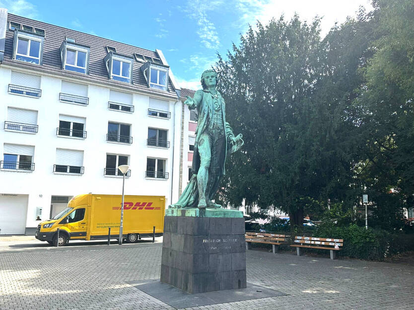 GLOBAL INVEST SINSHEIM | Stilvolle 1-Zimmer-Wohnung im Barockhaus am Mannheimer Schillerplatz