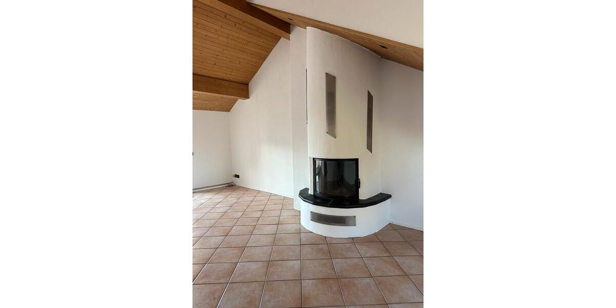 Eigentumswohnung, Dachgeschoss, 4Z. EBK, TLB, Terrasse,, Kamin.. 4 zimmer