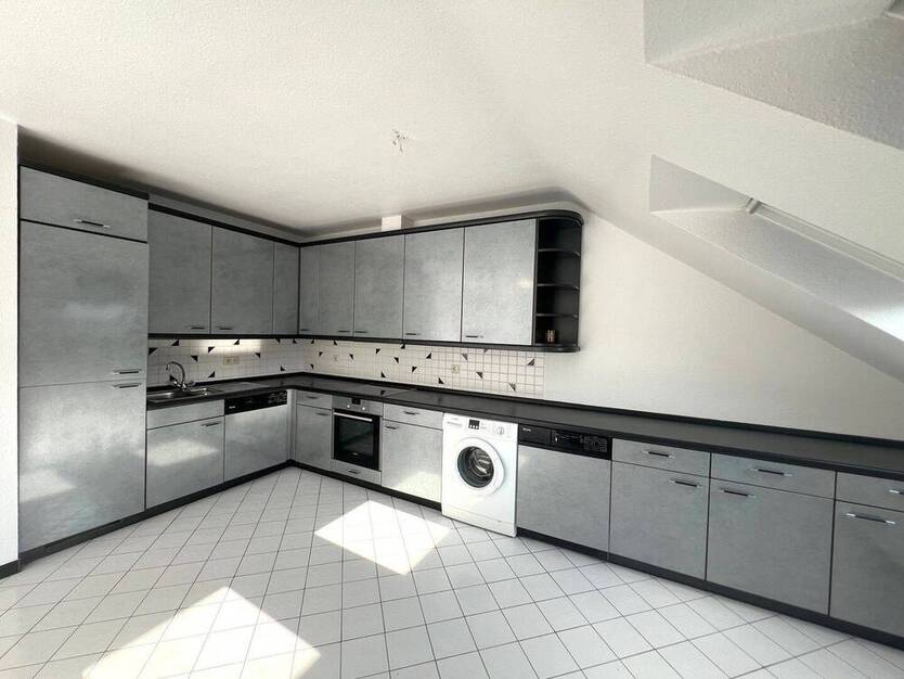 Moderne Eigentumswohnung mit Balkon und Tiefgarage