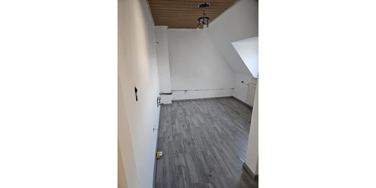 Dachgeschoßwohnung Ludwigshafen am Rhein Ludwigshafen-Hemshof - 3 Zimmer, 85 m&sup2;, 1.350&euro; | Angebot:26547875