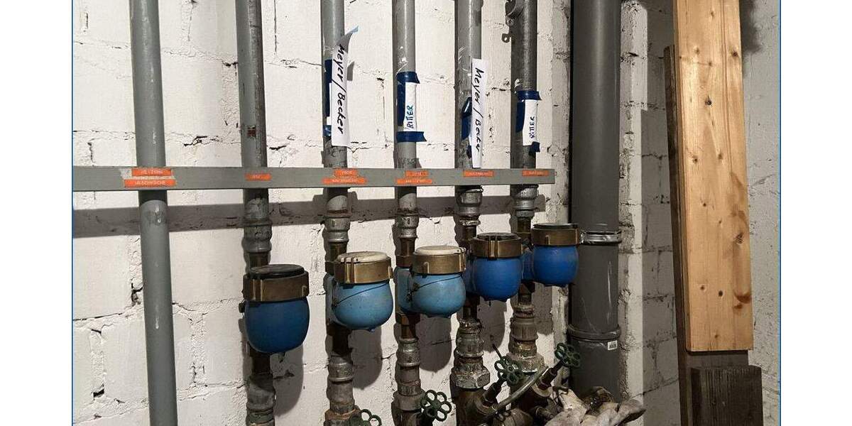 ** Mehrfamilienhaus ** 4 modernisierte Wohnungen auf 2 Etagen & 4 Einzelgaragen 1 zimmer