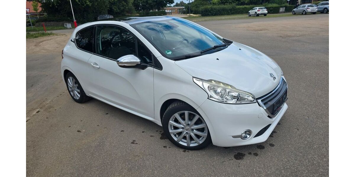 Peugeot 208 110.000 km 4.800 &euro; Lampertheim 68823