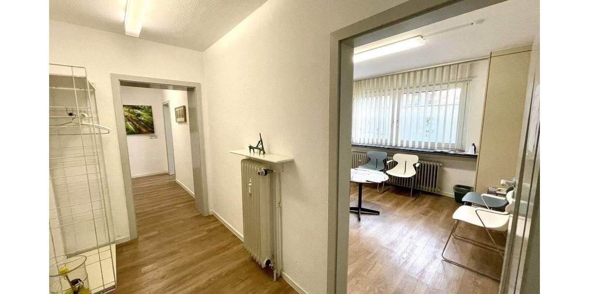 Schöne Praxisräume in bester Lage evtl. als Wohnraum möglich 5 zimmer