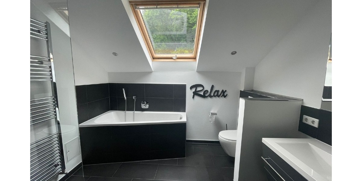 Reserviert 4,5 Zimmer Dachgeschosswohnung mit großem Grundstücksanteil und Carport in Südhessen 4.5 zimmer