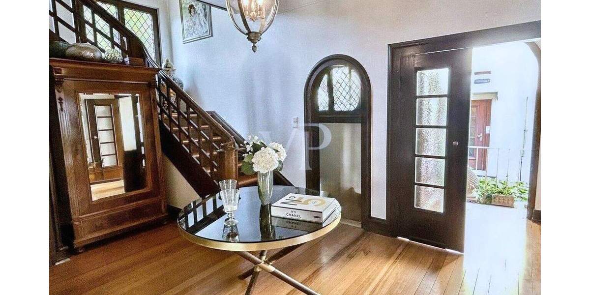 Exklusives Einfamilienhaus mit großzügigem Garten in begehrter Lage von Neuenheim 8 zimmer