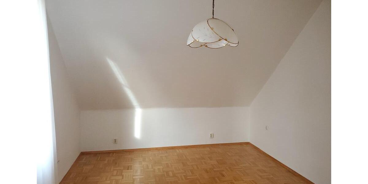 Gepflegte Doppelhaushälfte mit Anbau, Garage, Hof und Garten 3 zimmer