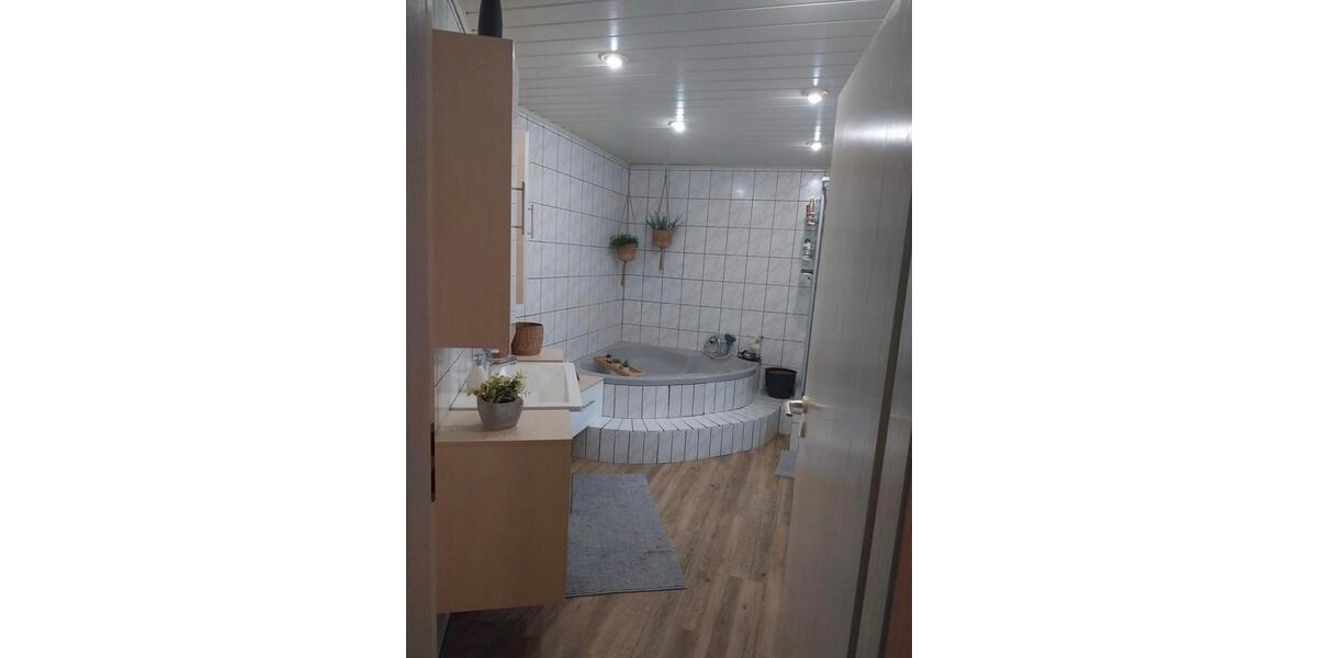 Etagenwohnung Lampertheim - 4 Zimmer, 105 m&sup2;, 1.250&euro; | Angebot:26268518