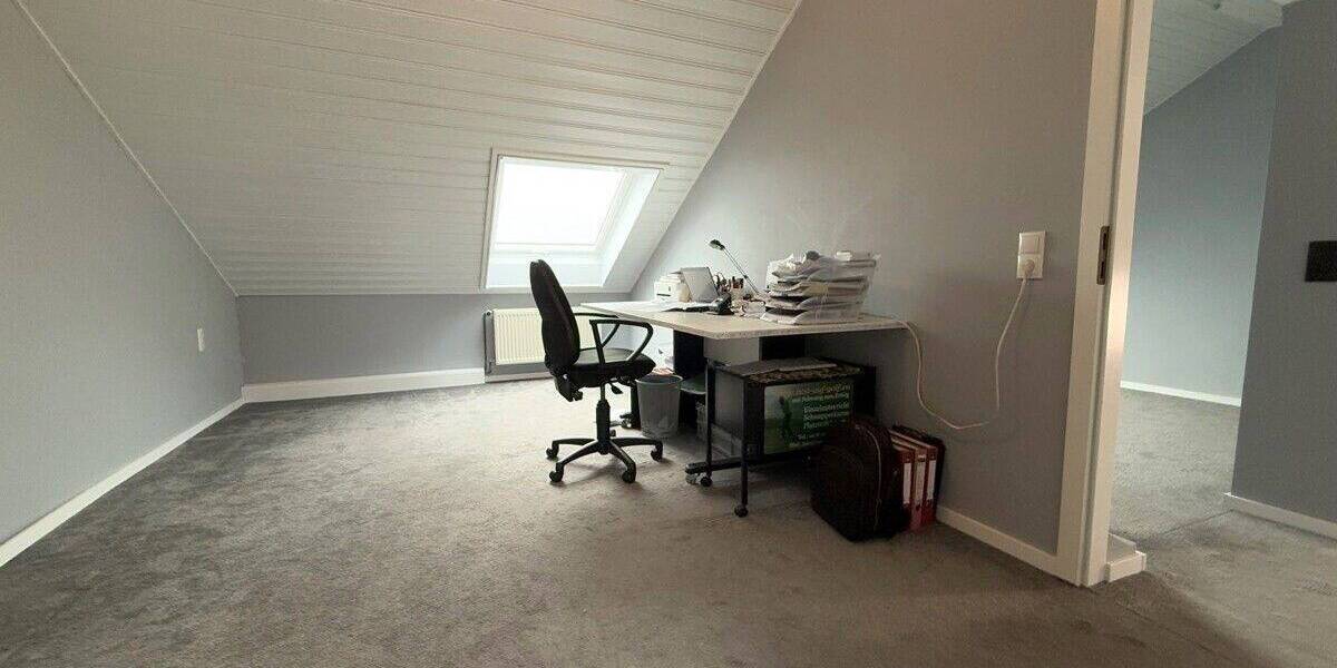 BLICK INS GRÜNE! SOFORTBEZUG! GROßES EINFAMILIENHAUS (REIHE) MIT GARTEN UND GARAGE! 7 zimmer