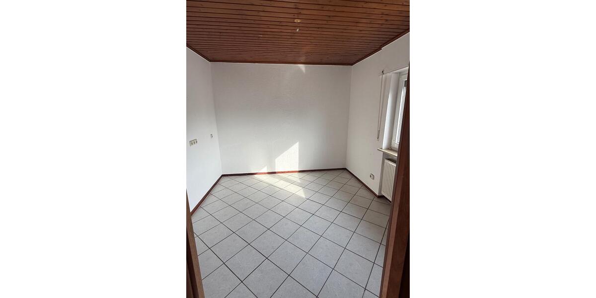 Etagenwohnung Hemsbach - 4.5 Zimmer, 120 m&sup2;, 1.300&euro; | Angebot:25414397