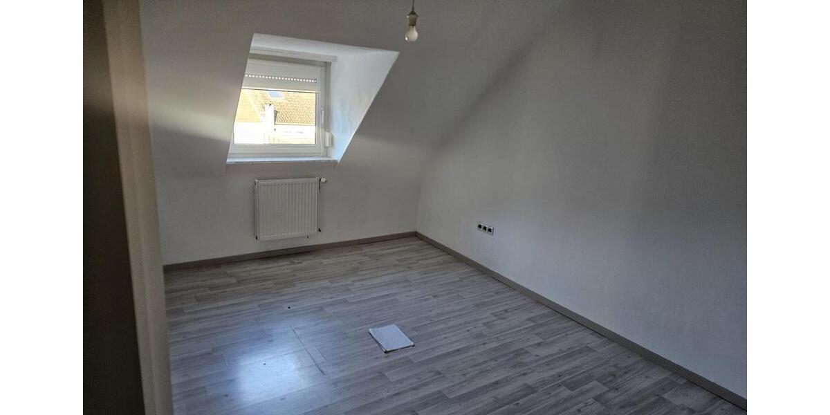 Dachgeschoßwohnung Ludwigshafen am Rhein Ludwigshafen-Hemshof - 3 Zimmer, 85 m&sup2;, 1.350&euro; | Angebot:26547875